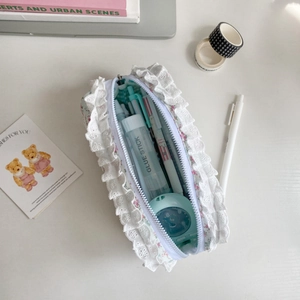 Vue intérieure de la trousse à fleurs avec dentelle montrant un grand rangement de bureau