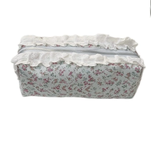 Trousse à crayons fleurie avec bordure en dentelle blanche et fermeture éclair argentée