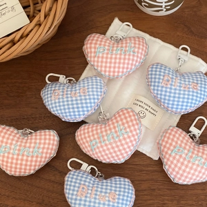 Stereo gingham heart keychain with embroidery and white clasp for bags