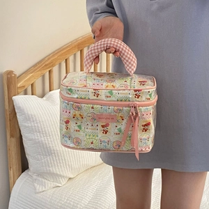 Trousse de maquillage florale avec poignée à carreaux et motif d'ours mignon