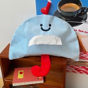 Détail de la pochette à mouchoirs parapluie en peluche bleu clair avec un crochet rouge