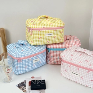 Quilted checkered cosmetic bags set with ribbon prints and handles in four pastel colors