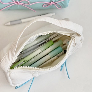 Quilted cloud-shaped pencil case with large capacity and fluffy texture in white finish