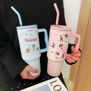 Detail of insulated stainless steel tumbler with cute puppy prints and ergonomic handle