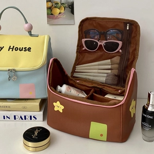 House-shaped cosmetic storage bag with large capacity partitions and embroidery design