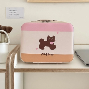 Detail of cute cat-themed vanity case with pink handle and durable metal dual zippers