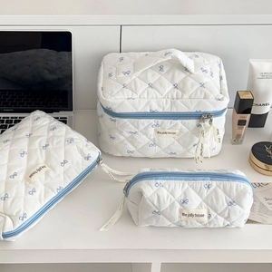 Trousse De Toilette En Coton Matelassé Motif Nœud Organisateur De Maquillage Voyage Portable Grande Capacité Style Doux