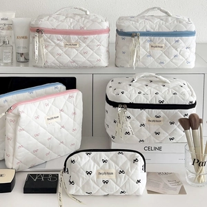 Lot de trousses à maquillage en coton matelassé avec broderie nœud et rubans