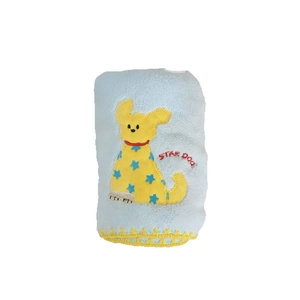 Saugfähiges Korallenfleece-Hundetuch mit gelber Star Dog Stickerei in hellblauer Farbe