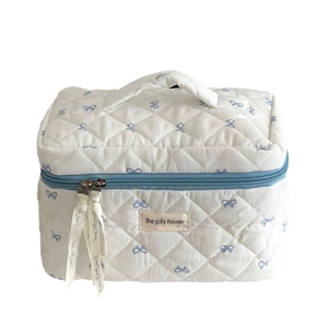 Trousse de maquillage matelassée à motifs nœuds bleus, poignée et zip décoratif