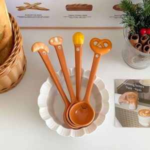 Cute Ceramic Spoon 3D Bread Shape Handle Smiley Face Soup Dessert Stirring Spoon Korean Ins Style Kitchen Tableware