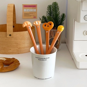 Creative bread-shaped ceramic spoons set featuring croissant and pretzel designs