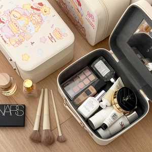 Bovenaanzicht van cartoon make-up koffers met grote capaciteit, interne spiegel en vakken