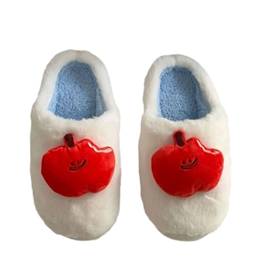 Chaussons d'hiver en peluche avec motif pomme mignonne et semelle épaisse blanc bleu