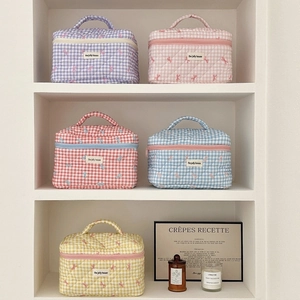 Quilted cotton cosmetic bags with plaid pattern and bow embroidery in five pastel colors