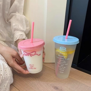 Leuke plastic drinkbekers met rietje grote capaciteit en esthetische prints