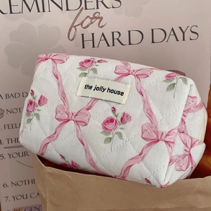 Trousse de toilette matelassée vintage avec motifs fleurs et nœuds roses en coton doux