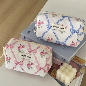 Trousses à maquillage matelassées à motifs nœuds et fleurs style pastoral chic