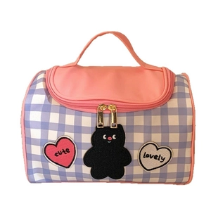 Trousse de maquillage chat rose à carreaux avec écussons et fermeture éclair dorée