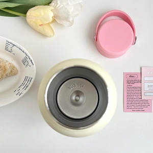 Detail view of SUS 304 stainless steel interior and pink lid of a cute vacuum flask