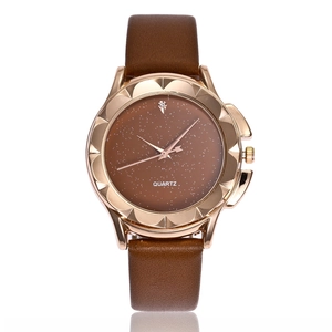 Orologio donna al quarzo con lunetta a petalo, quadrante stellato e cinturino marrone