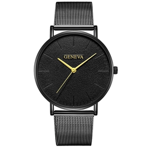 Montre à quartz noire minimaliste avec aiguilles dorées et bracelet en maille d'acier