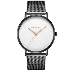 Gros plan du cadran texturé blanc Geneva avec un bracelet en maille milanaise noire élégante