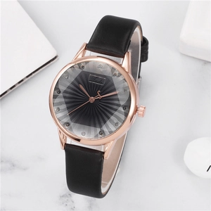 Montre à quartz Tadi pour femme avec cadran gris soleil et bracelet en cuir noir