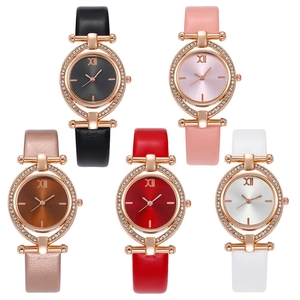 Montres à quartz élégantes pour femmes avec lunette en strass et bracelets en cuir