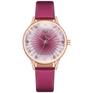 Montre femme tendance avec boîtier or rose, cadran violet dégradé et bracelet en cuir