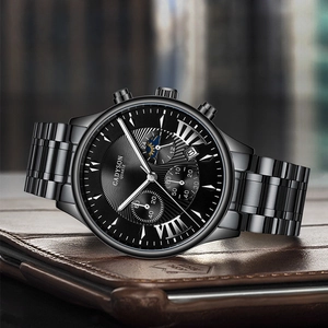 Détail de la montre à quartz pour hommes en acier noir avec cadrans chronographes
