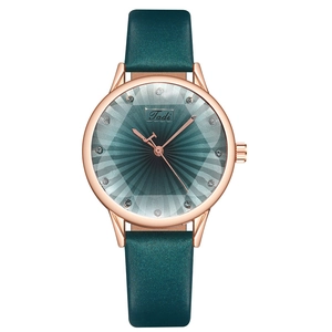 Montre quartz femme avec boîtier or rose, cadran vert soleil et bracelet en cuir vert
