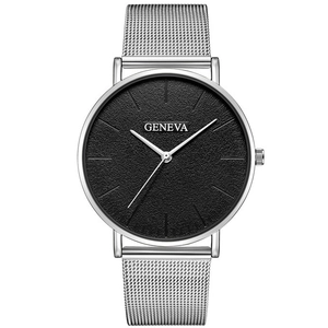 Vue de face de la montre Geneva avec cadran texturé noir et bracelet en maille argentée