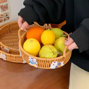 Detail of round woven fruit trays with cute 3D bear and cat cartoon ornaments