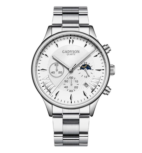 Détail du cadran blanc d'une montre à quartz avec trois sous-cadrans et bracelet en acier
