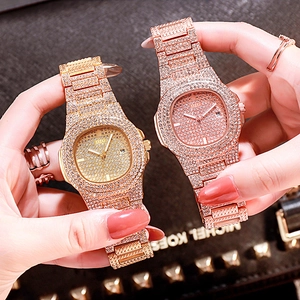 Montres carrées élégantes or et or rose avec cristaux et affichage du calendrier