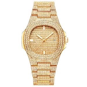 Montre de luxe dorée sertie de diamants avec affichage de la date du calendrier