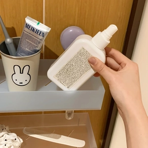 Detailed view of a white plastic 100ml spray bottle with a fine mist nozzle and cap
