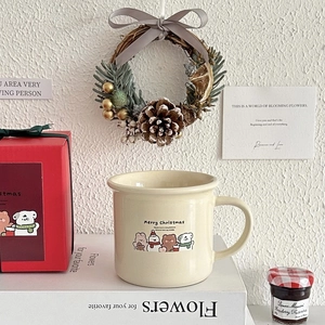 Christmas ceramic mug with Merry Christmas print and festive red gift box set