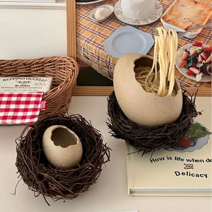 Creative eggshell ceramic bowl with bird nest base for pasta, elegant table styling
