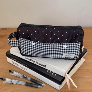 Trousse à pois et carreaux avec fermeture étoile sur carnets de notes