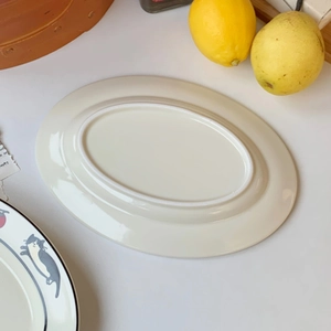 Assiette ovale en céramique crème avec motif chat et tomate pour pâtes et desserts