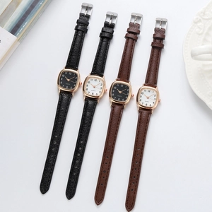 Vintage kwartshorlogeset voor dames met leren bandjes in zwart en bruin vierkant ontwerp