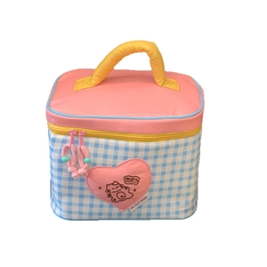Insulated cartoon lunch bag with blue gingham pattern and pink heart cat patch