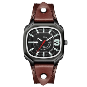Montre à quartz carrée rétro avec cadran noir et bracelet en cuir marron
