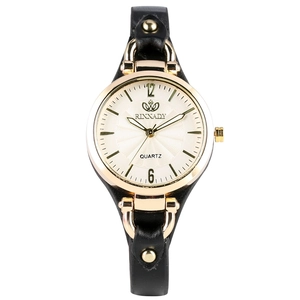 Orologio al quarzo punk da donna con cassa dorata, quadrante bianco e cinturino nero borchiato