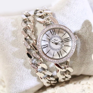 Orologio elegante da donna con catena e lunetta in strass con numeri romani