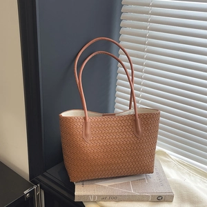 Sac Fourre-tout En Cuir PU Tissé Et Pochette Femmes Sac À Épaule Sac Sous Les Aisselles Décontracté Pendentif