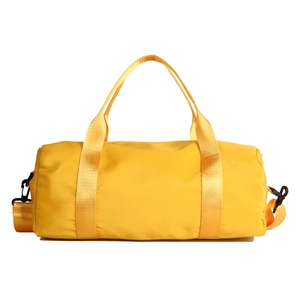 Grande borsa sportiva cilindrica giallo brillante con manici e tracolla regolabile