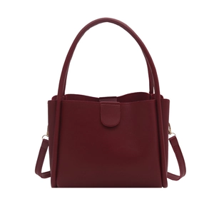 Sac à main bordeaux classique en cuir avec poignée et bandoulière réglable amovible